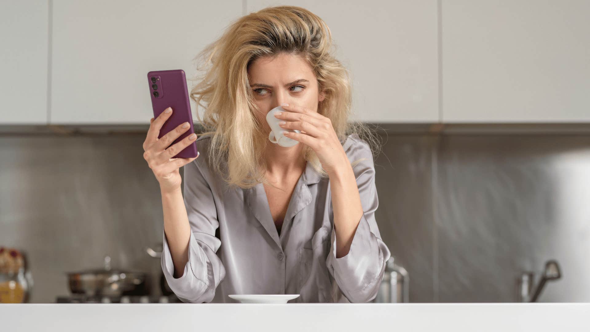 woman texting her parents that she'll call when she can