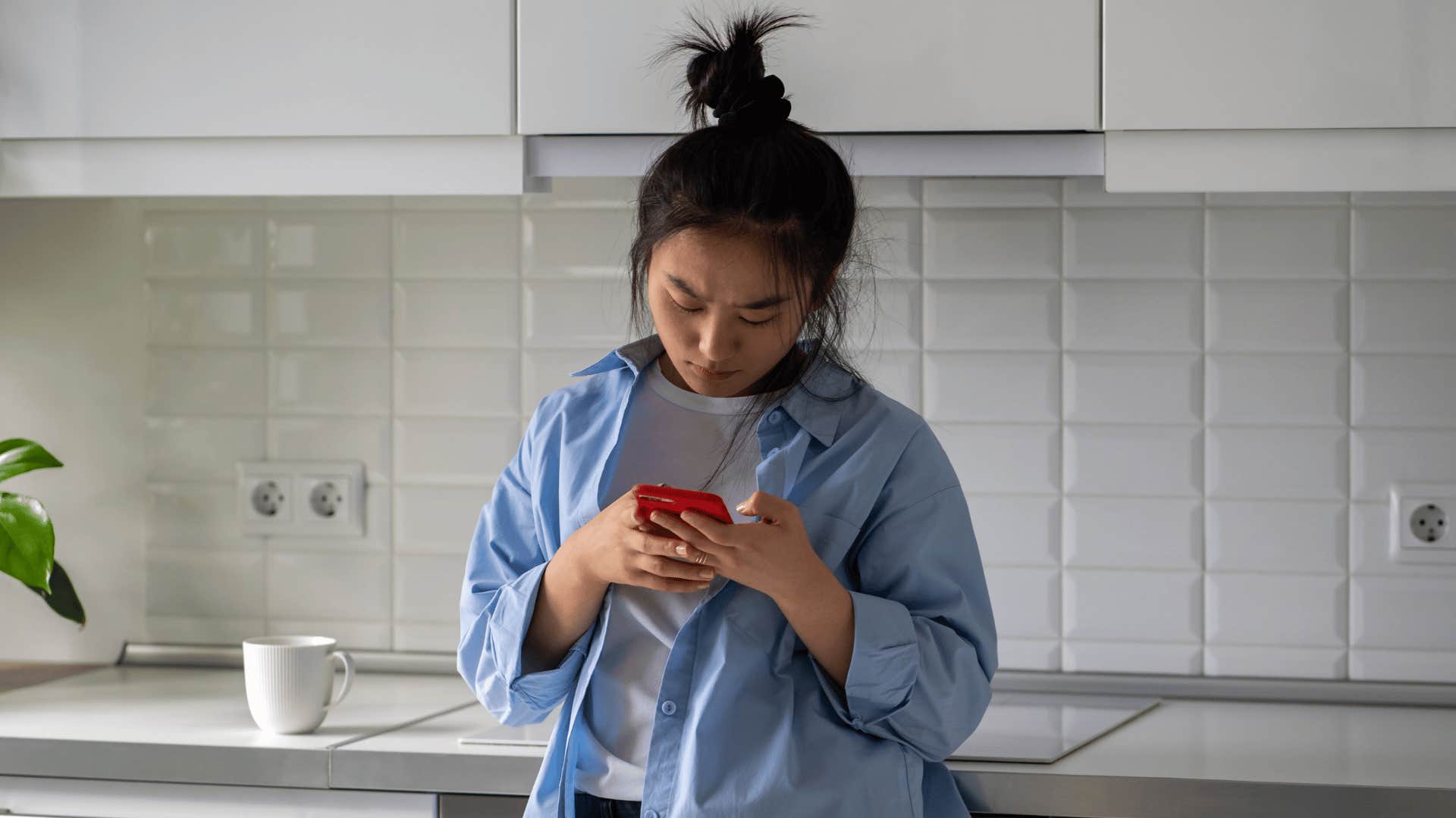 woman texting her parents that she's not discussing this anymore