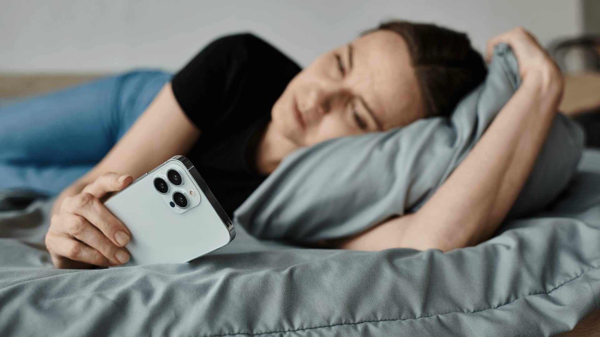 woman texting her parents that she needs some space