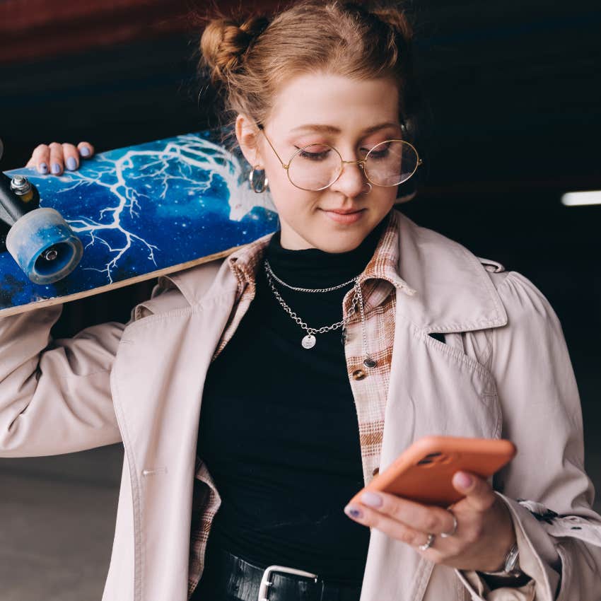Gen Zers being her own teacher on her phone
