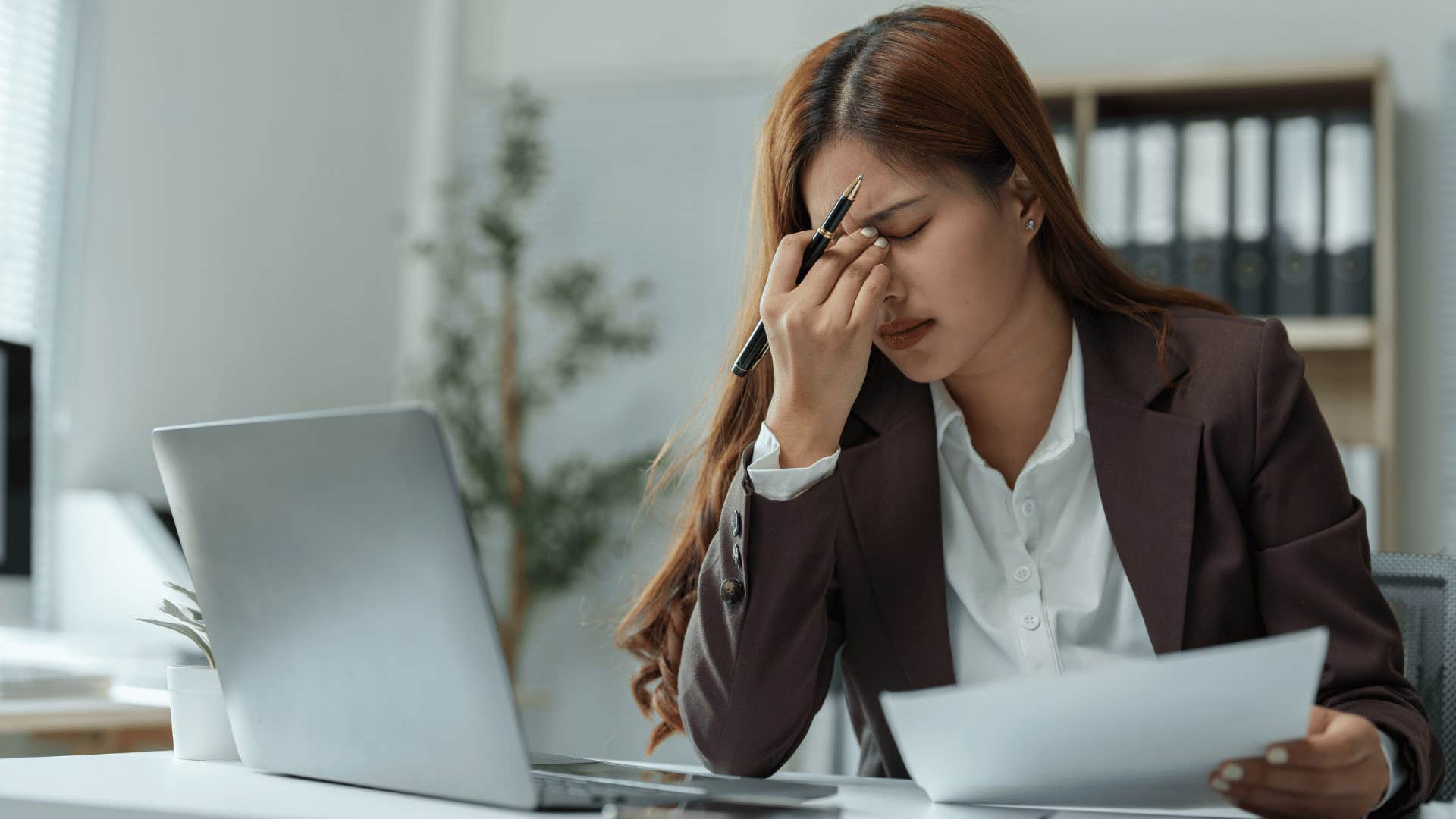 woman who is a huge complainer saying i can't catch a break