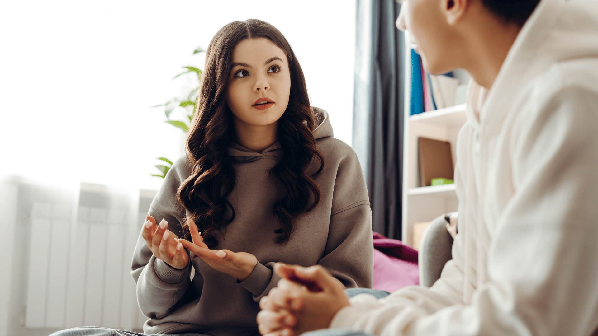 woman who is a huge complainer saying this always happens to me as she chats with man
