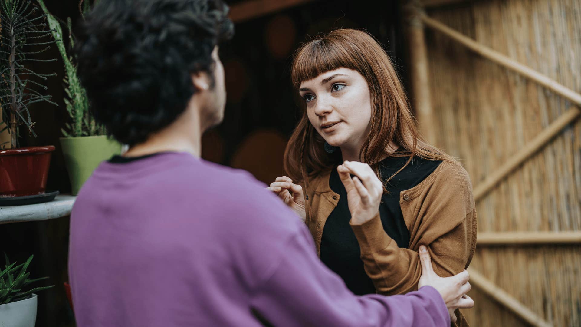 narcissistic woman telling partner i know them while he's trying to reason with her