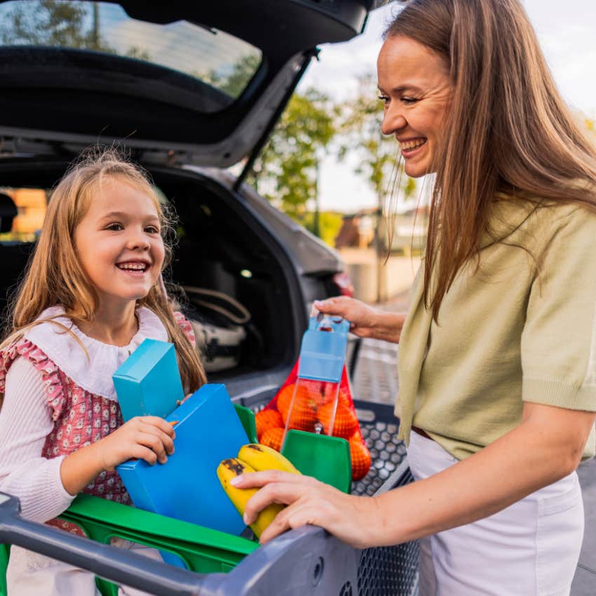 Little girl who actually spent time together with her mother