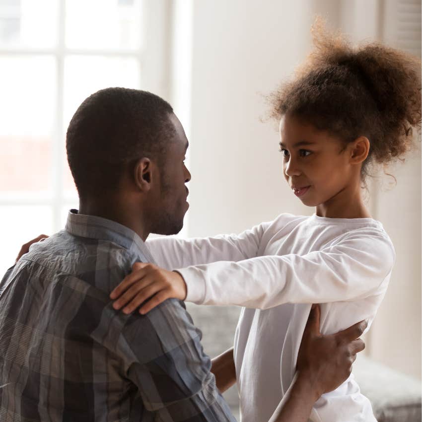 dads who take their young daughters to the women's bathroom keep being shamed by other men girl dad takes daughter to bathroom women ok with it