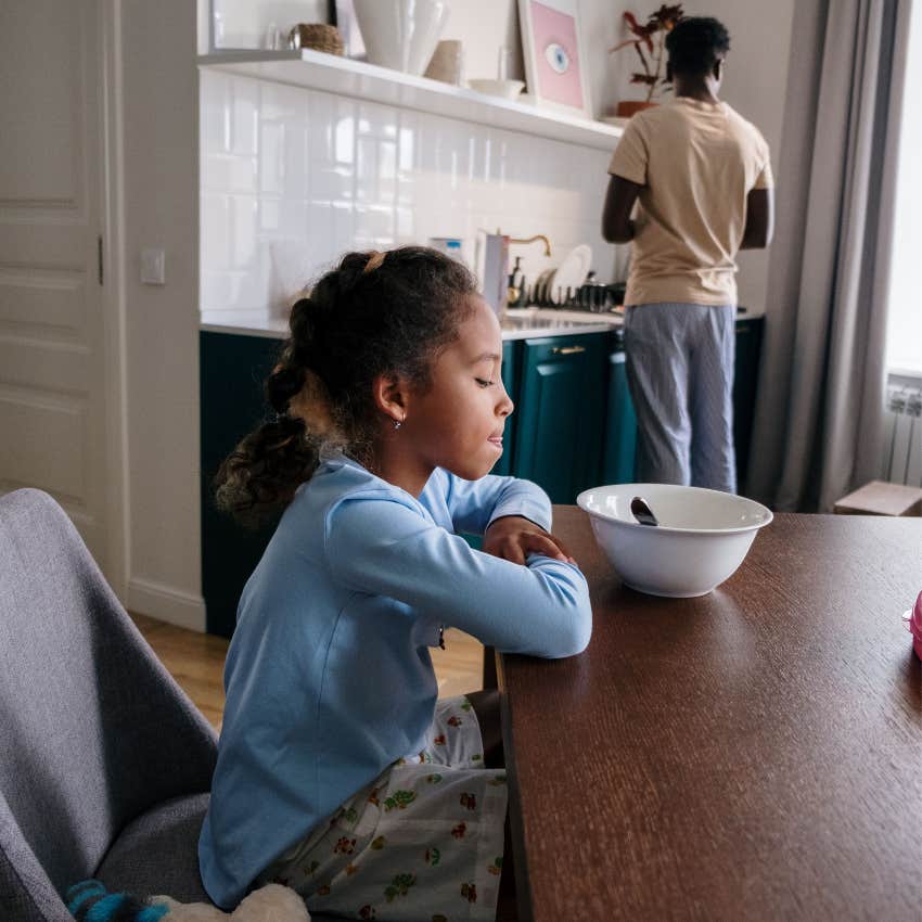 Child patiently waiting for everyone to receive their meal before eating 