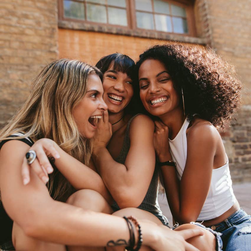 woman surrounded by friends but lying about how big her social circle is