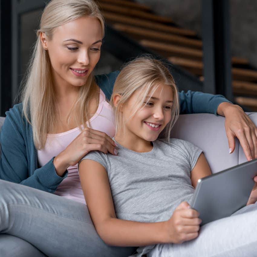 mother and daughter exploring the positive effects of screen time