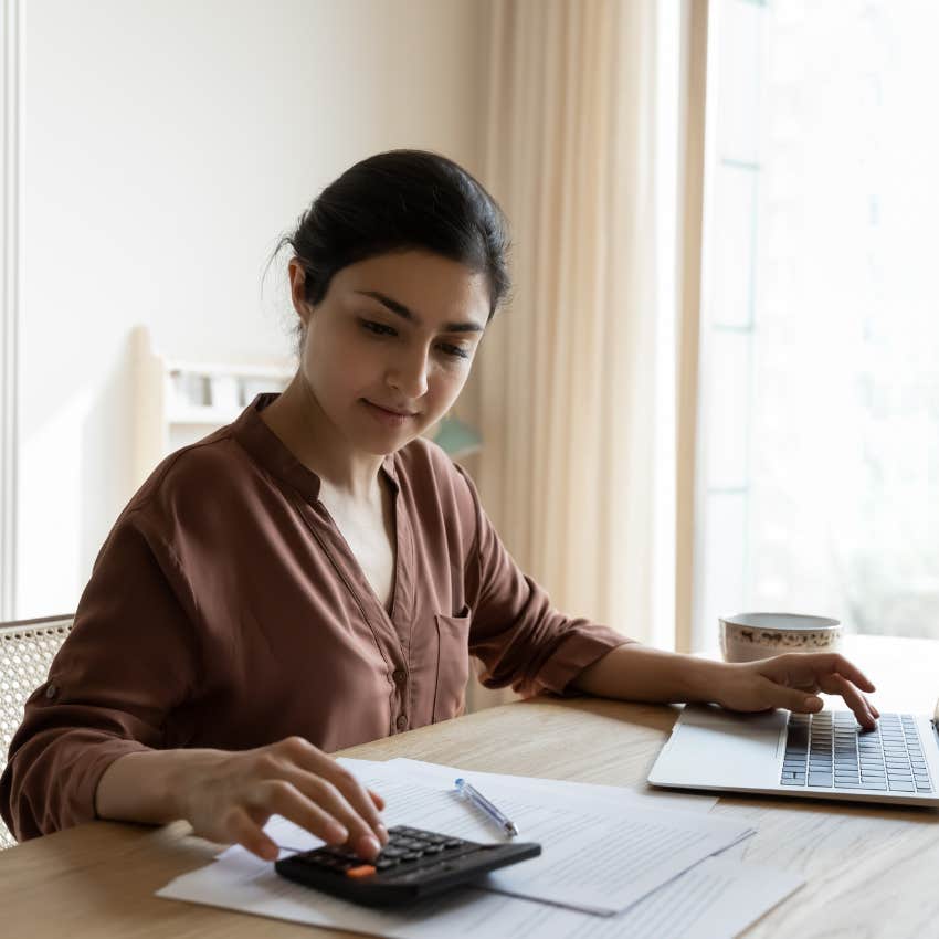 gen z woman budgeting while living in her parents' home