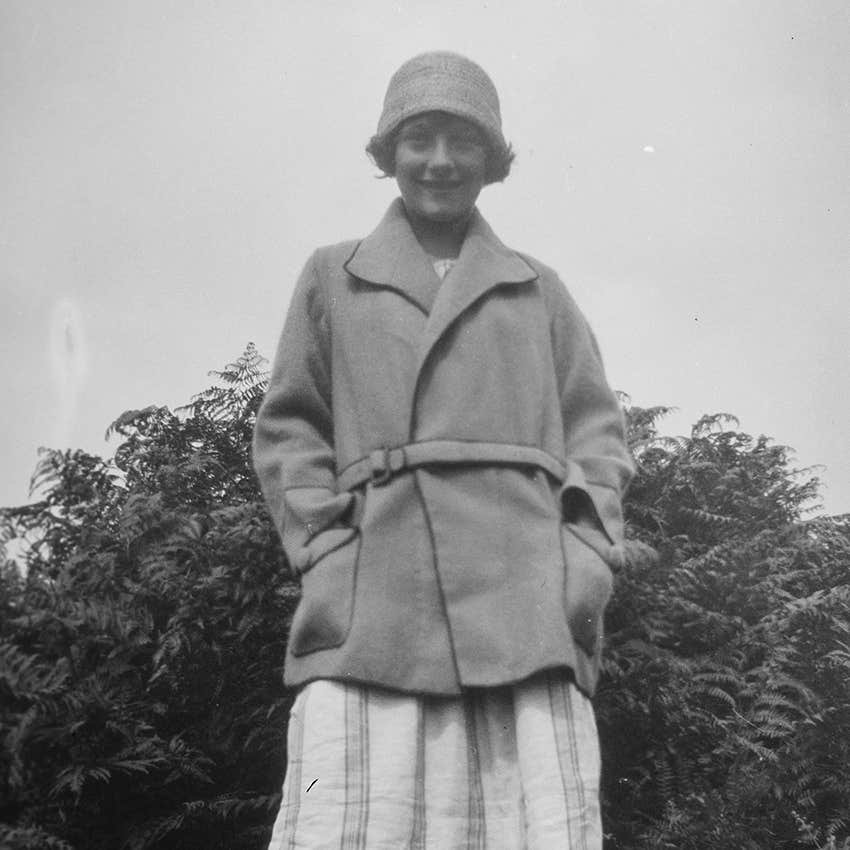 black and white picture of fashionable woman in an eclectic hat