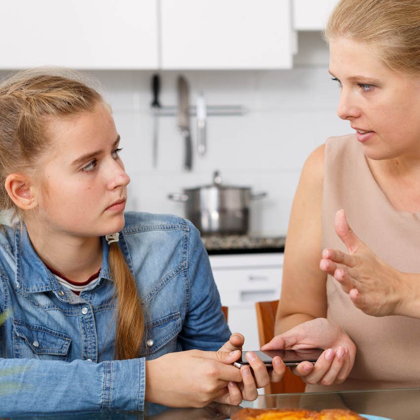 mom restricting daughters social media by taking her phone