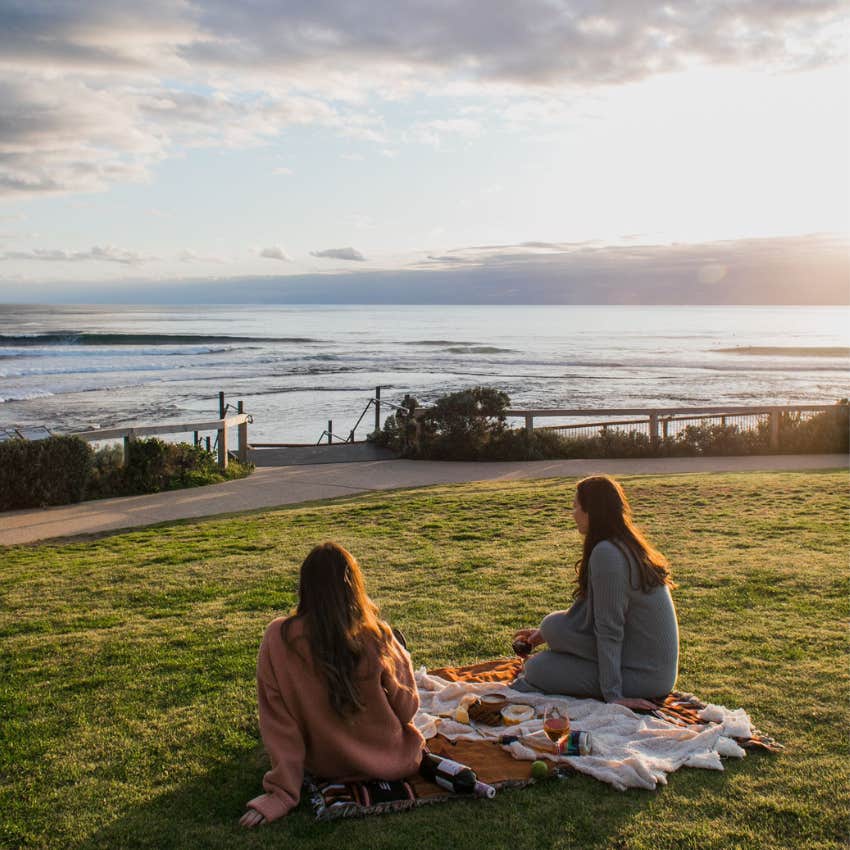 friends enjoying a sunset together staying present in the moment