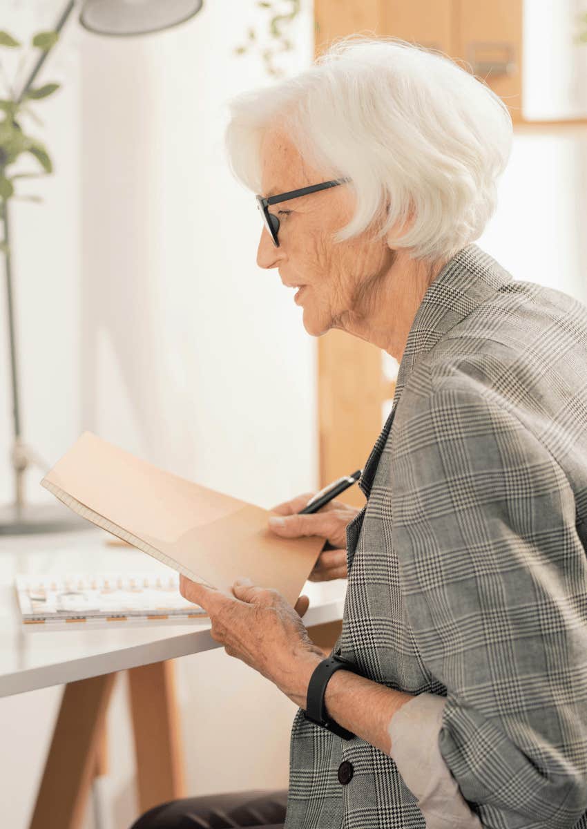 older boomer employee filling out job applications