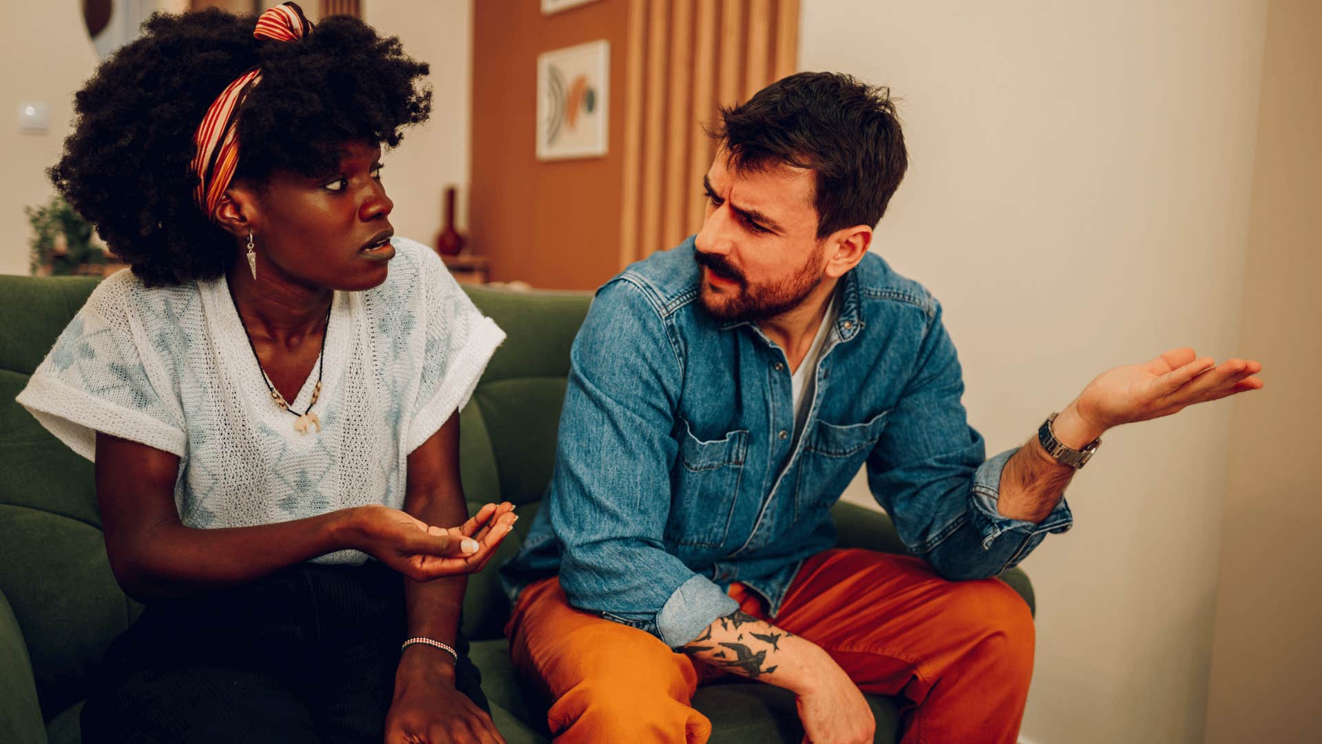 man getting ready to leave his relationship saying I don't want to argue