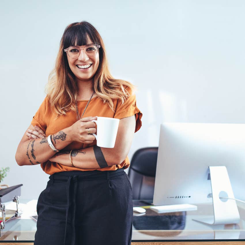 woman who goes to sleep at a different time than her husband because it boosts creativity