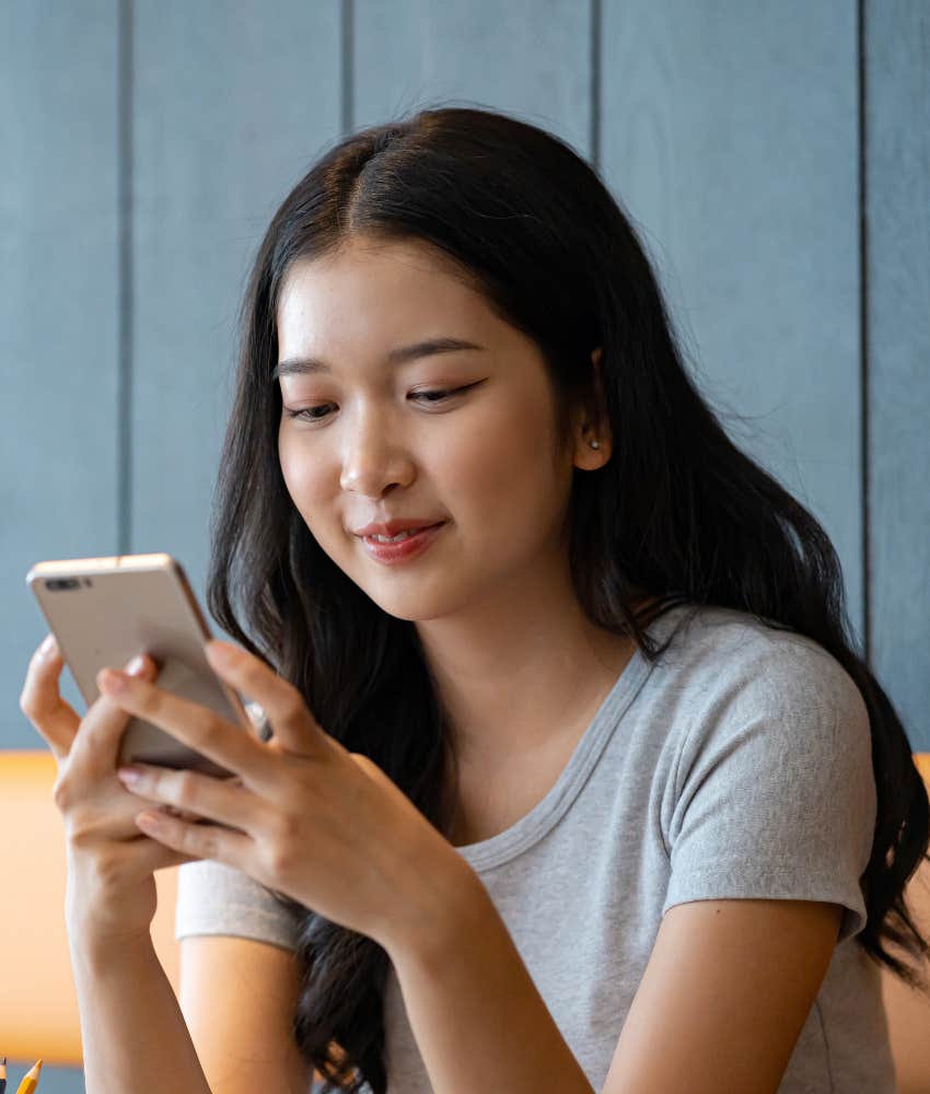 gen z girl relying on her cell phone