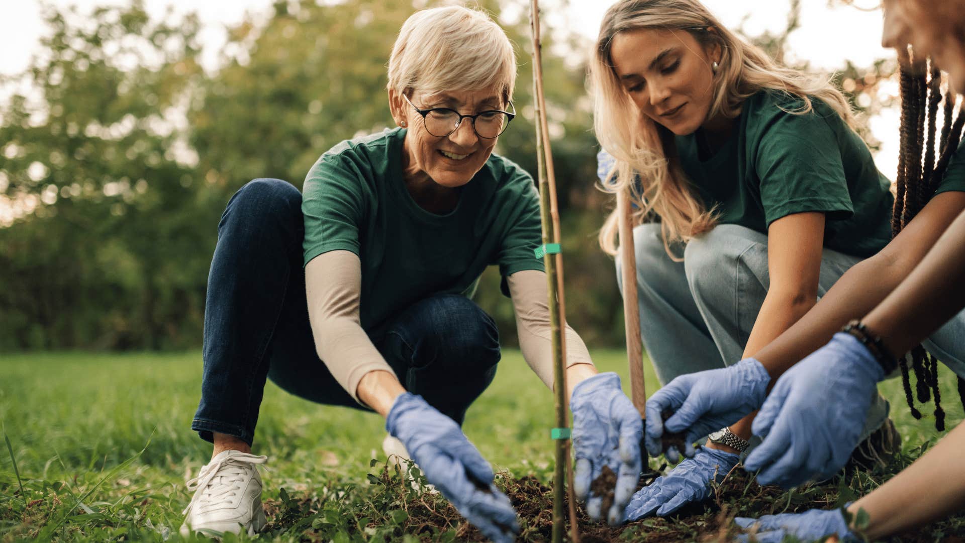 woman giving back to her community