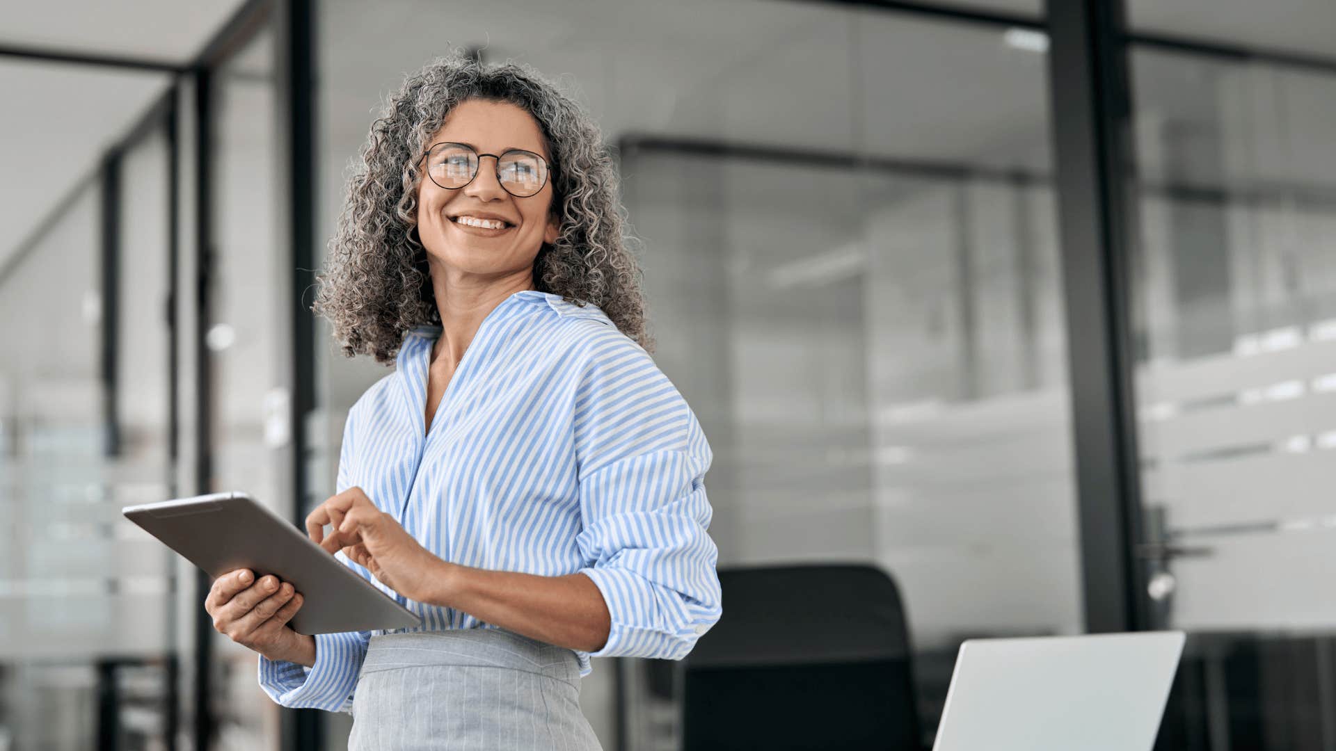woman who wants to do things herself