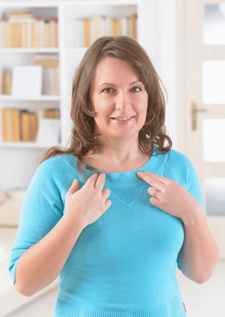 woman practicing eft tapping therapy