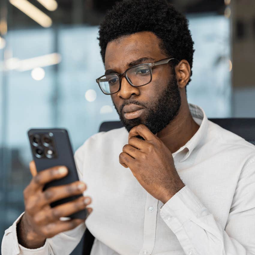 man ignoring flashy headlines on his phone at work
