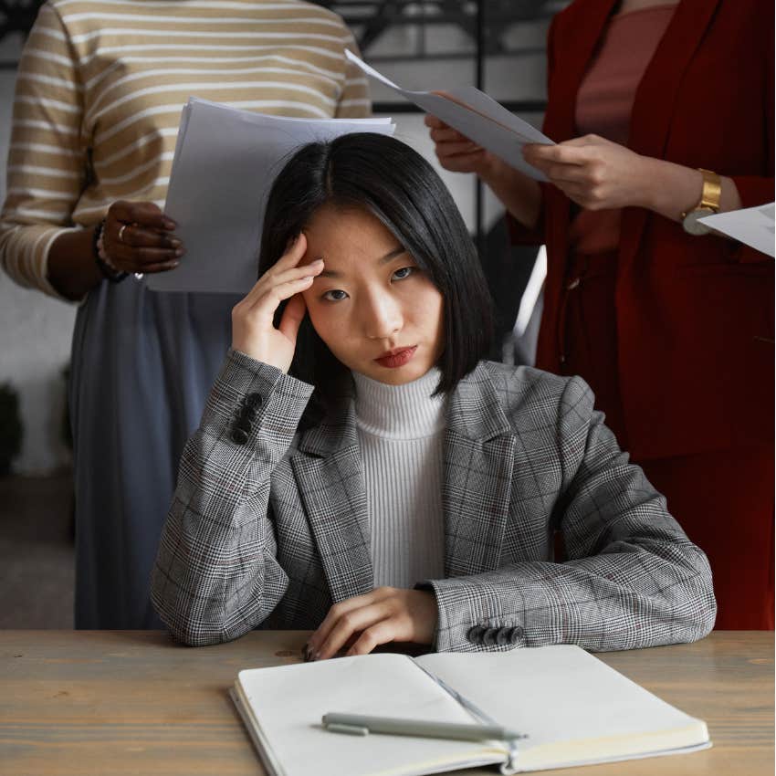 woman who thrives in chaos at work