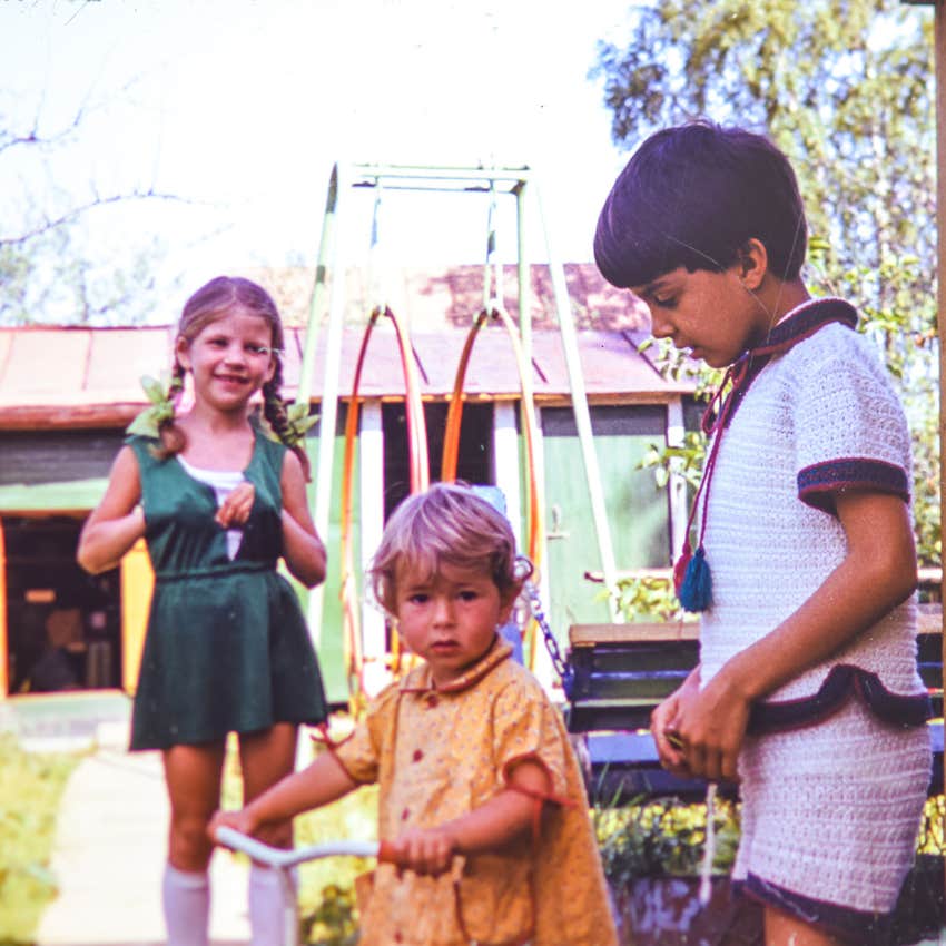 kids entertaining themselves in the '80s without screens