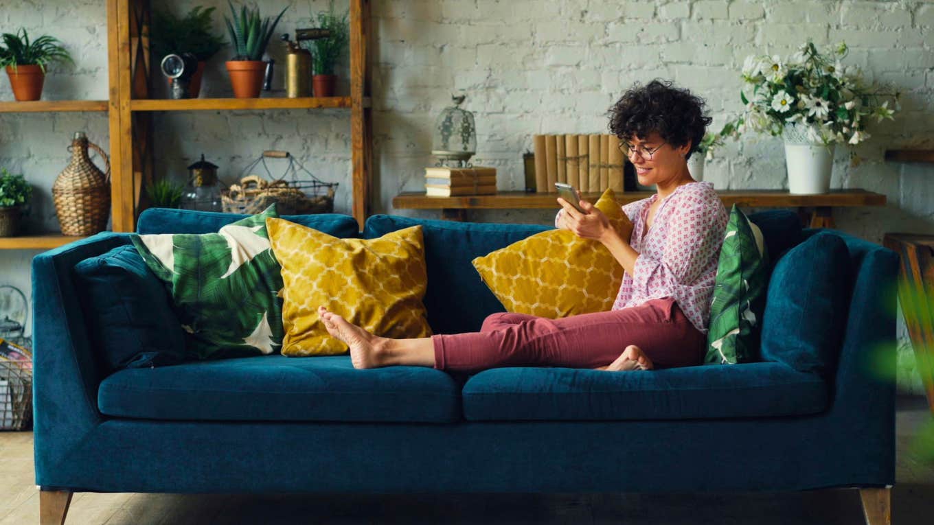 People Who Rarely Feel Lonely Usually Have 10 Comforting Things In Their Living Room