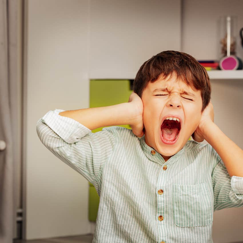 kid screaming in public covering his ears
