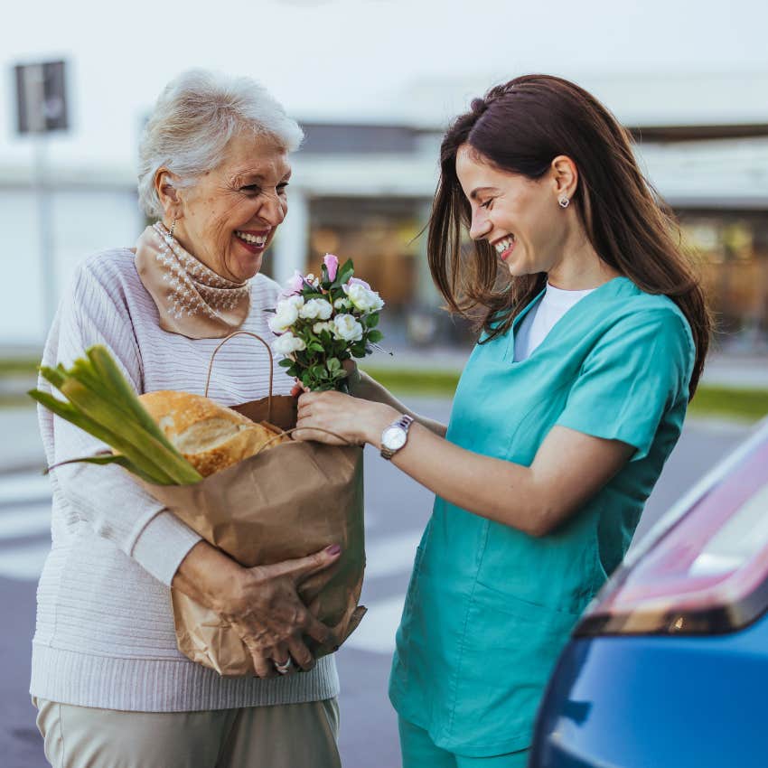 young woman spreading kindness to older woman without expecting anything in return