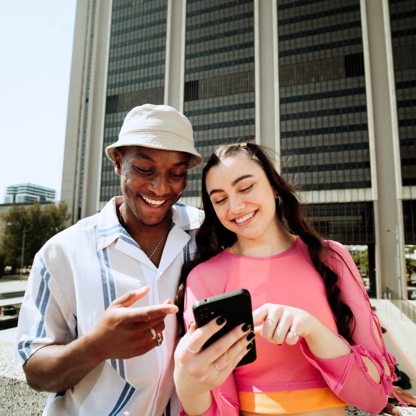 Gen Z person saying bet to a friend outside