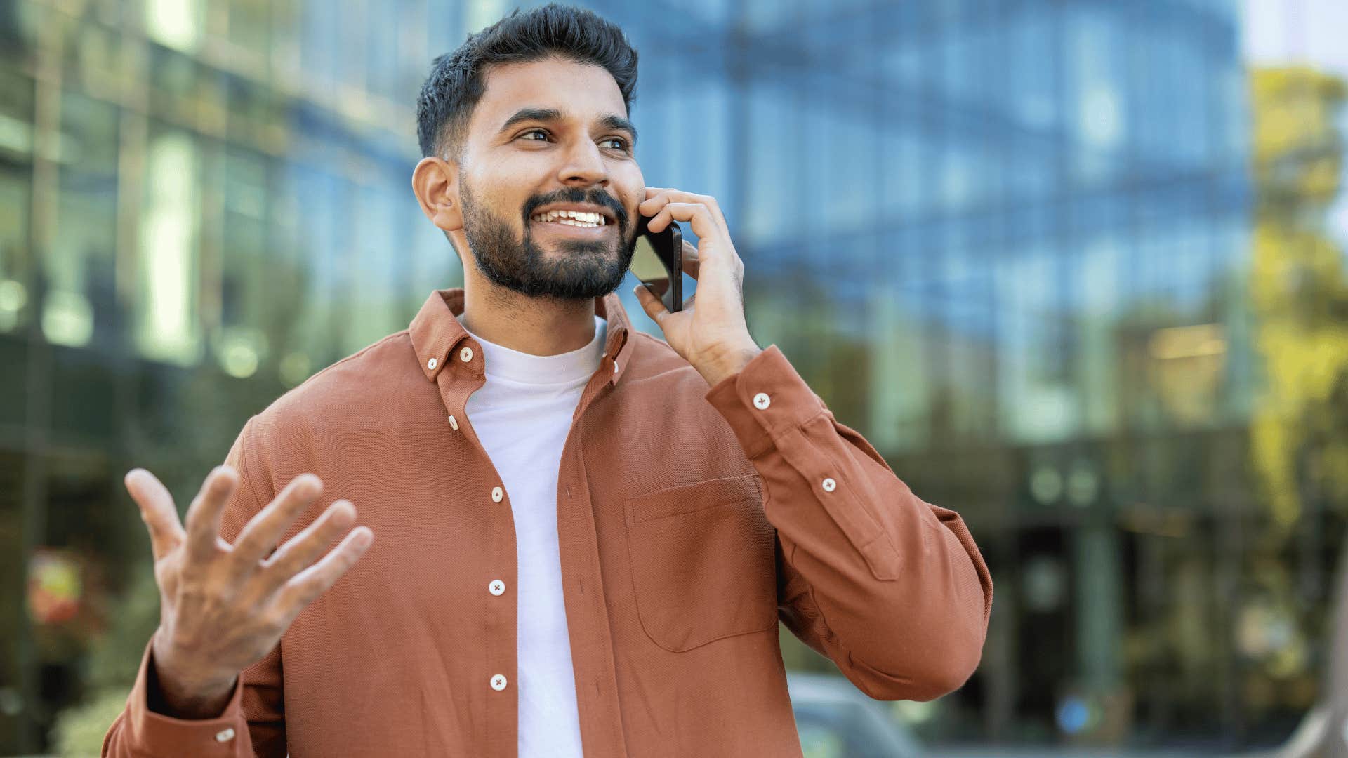 man answering a phone call from an unknown number