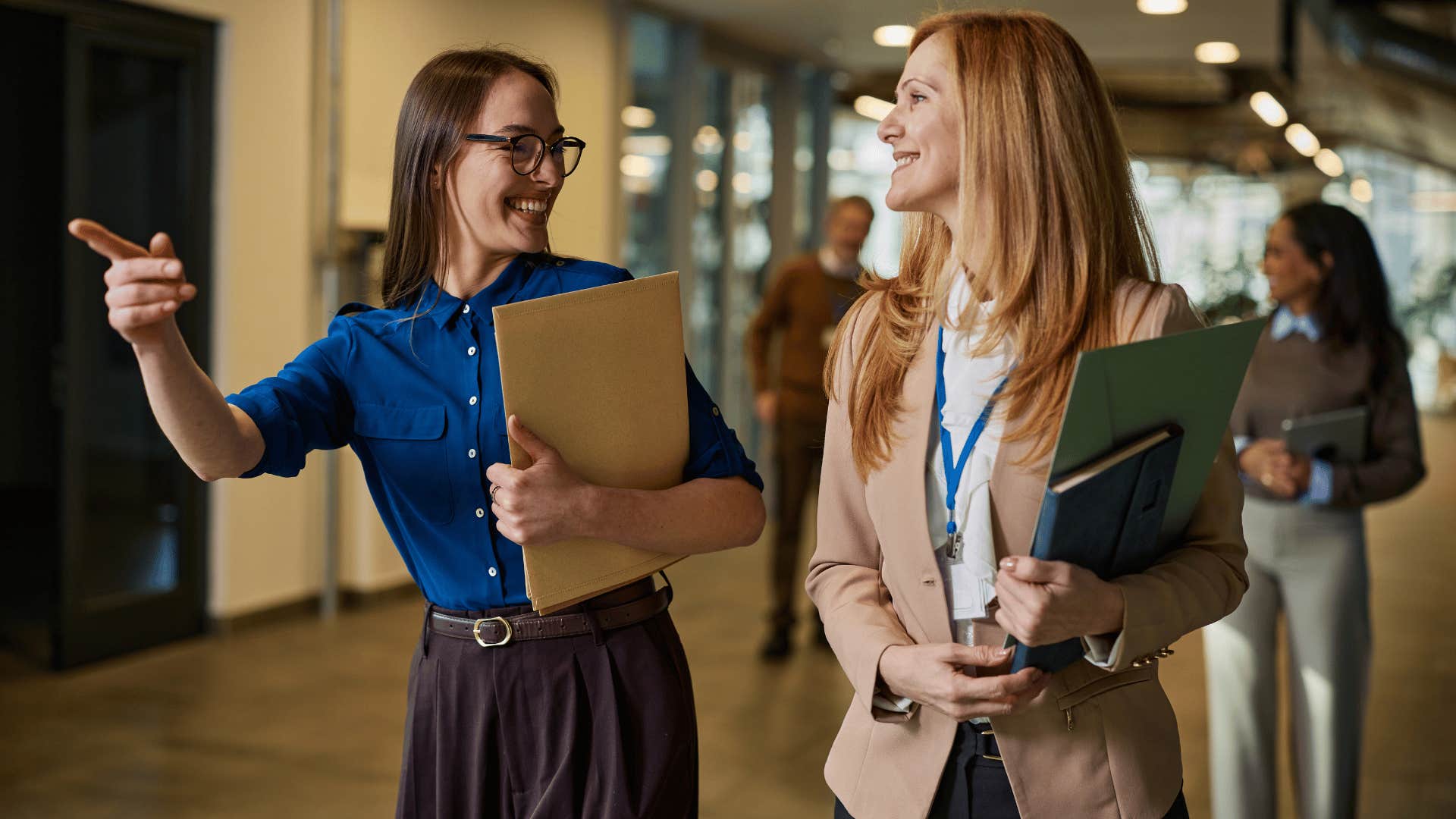woman starting a conversation with colleague for fun