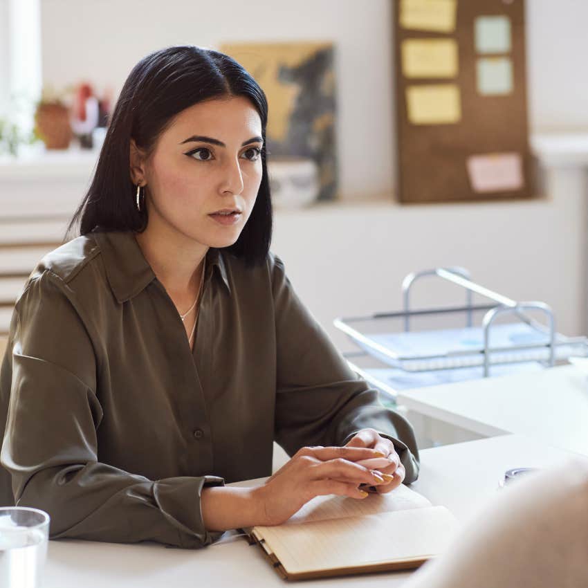 woman who can't act fake saying that's not right