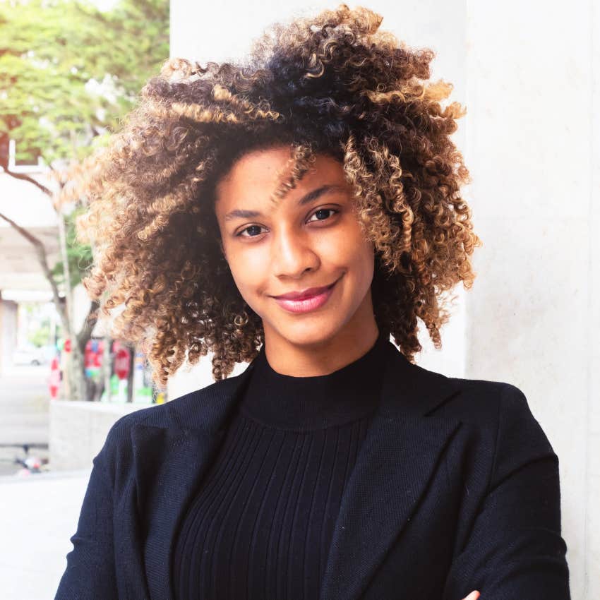 Woman who knows that practical and comfortable clothes are a superpower.