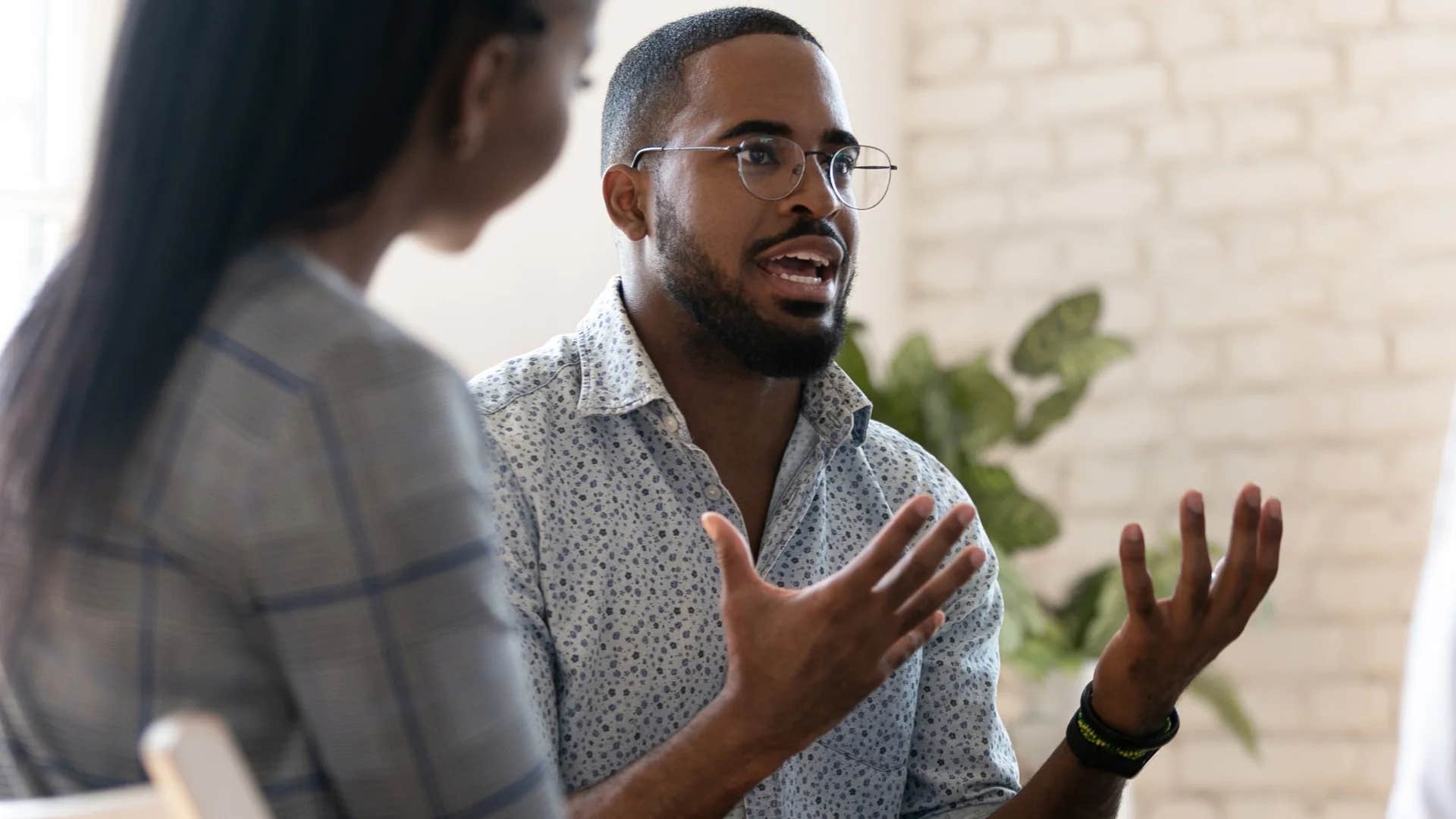 rude man ignoring other people in work meeting