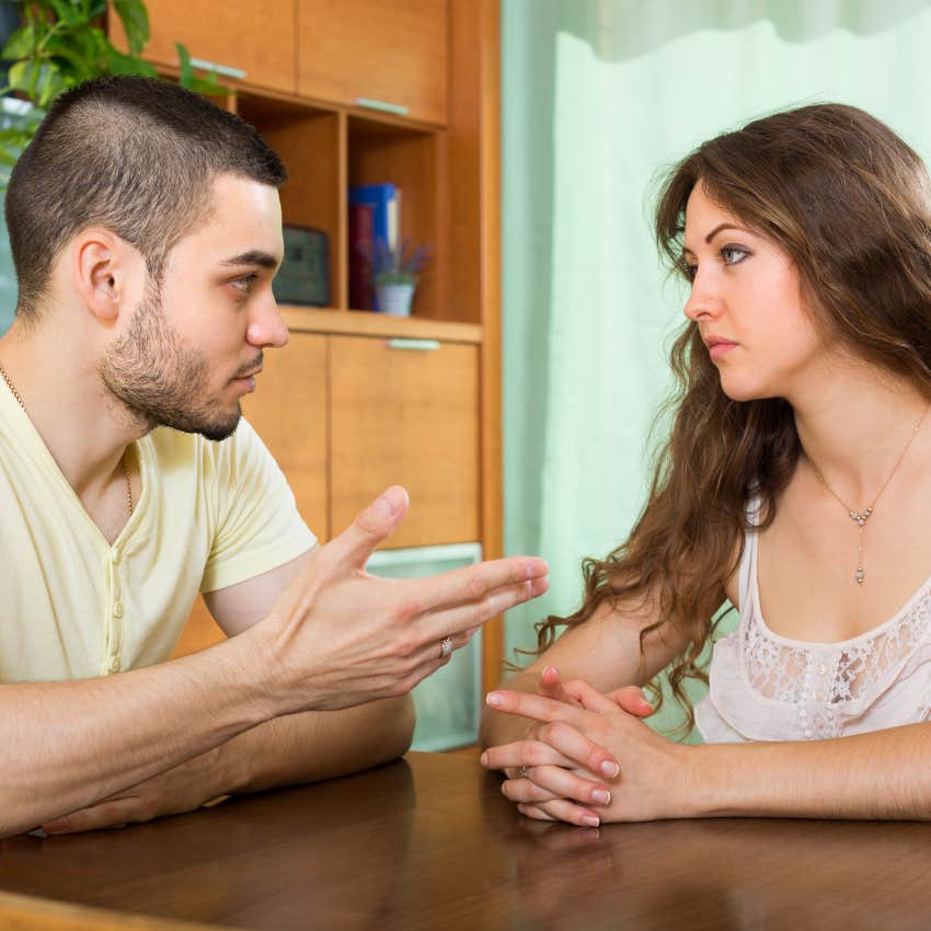 man telling woman he doesn't like labels