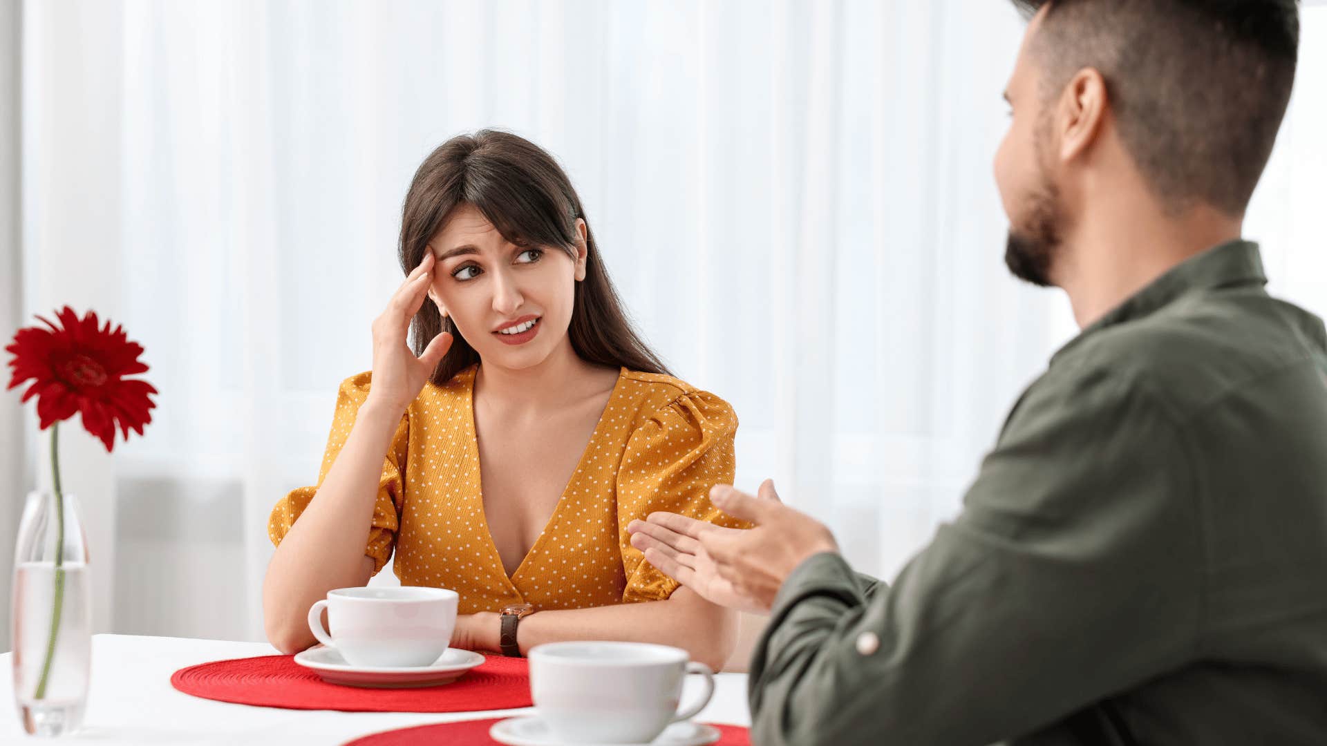 woman creeped out by man on first date calling his exes crazy