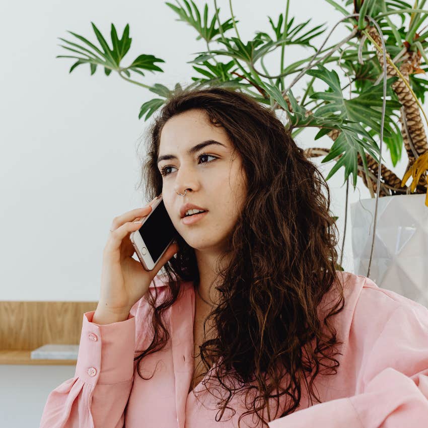 woman on the phone who needs to talk with her friend