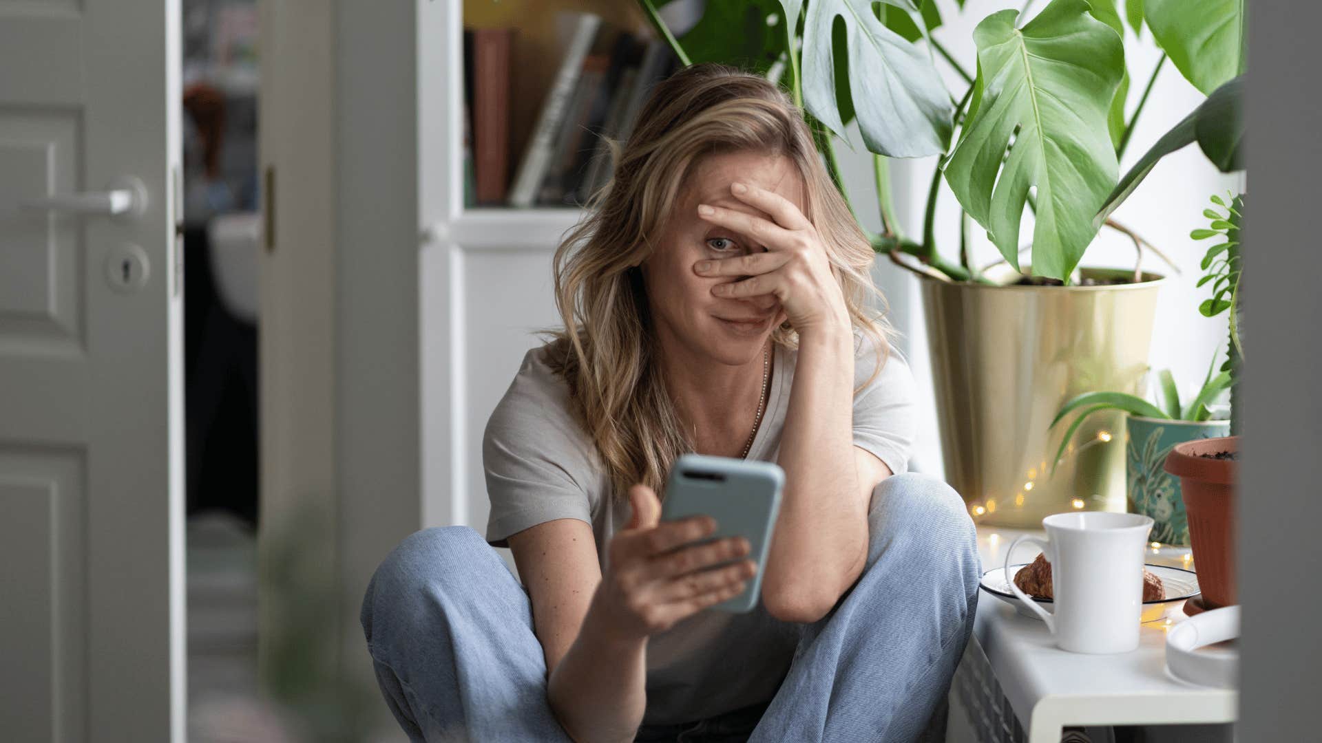 woman playing dumb when she isn't sure she's right
