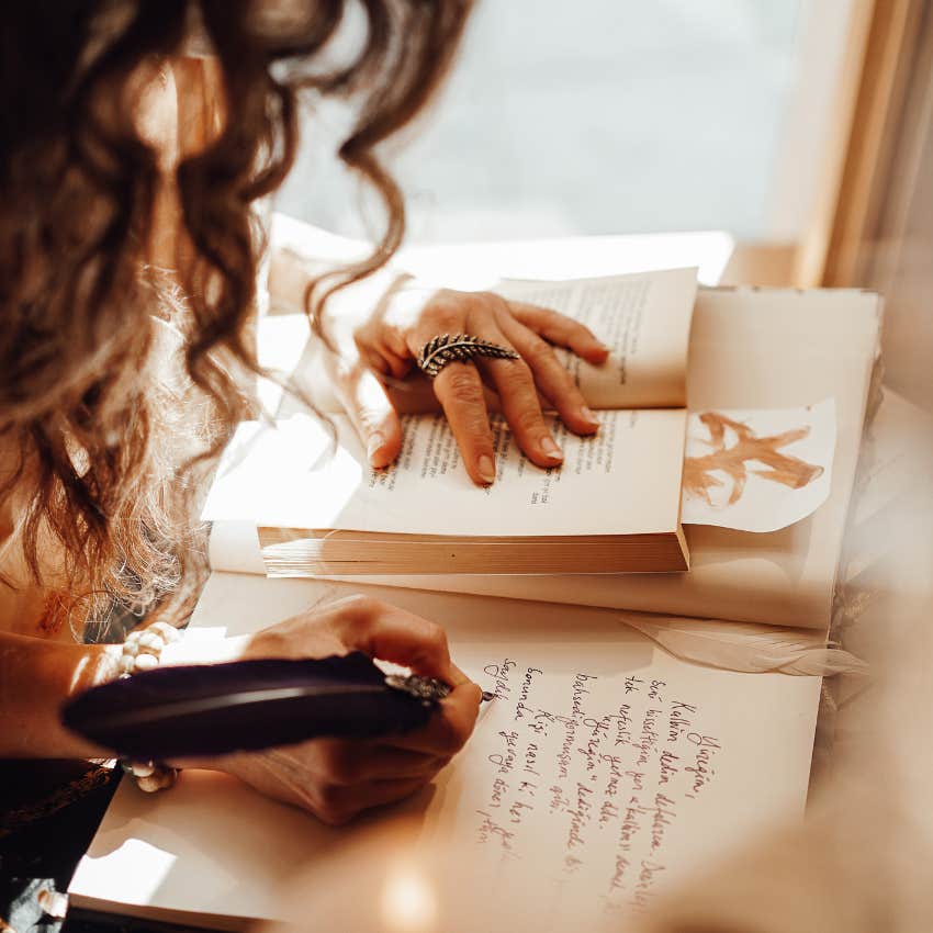 woman sending handwritten notes