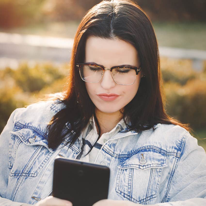 person who believes fake news online saying i dont trust fact checkers in casual conversation