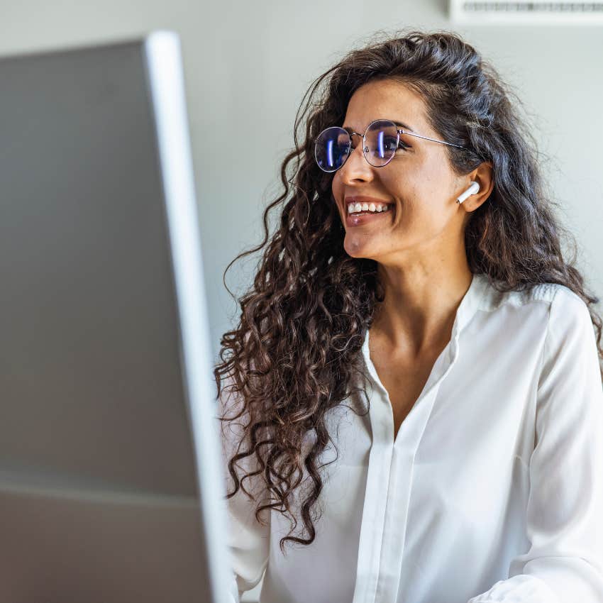 gen z woman who thinks she doesn't need financial stability to be successful