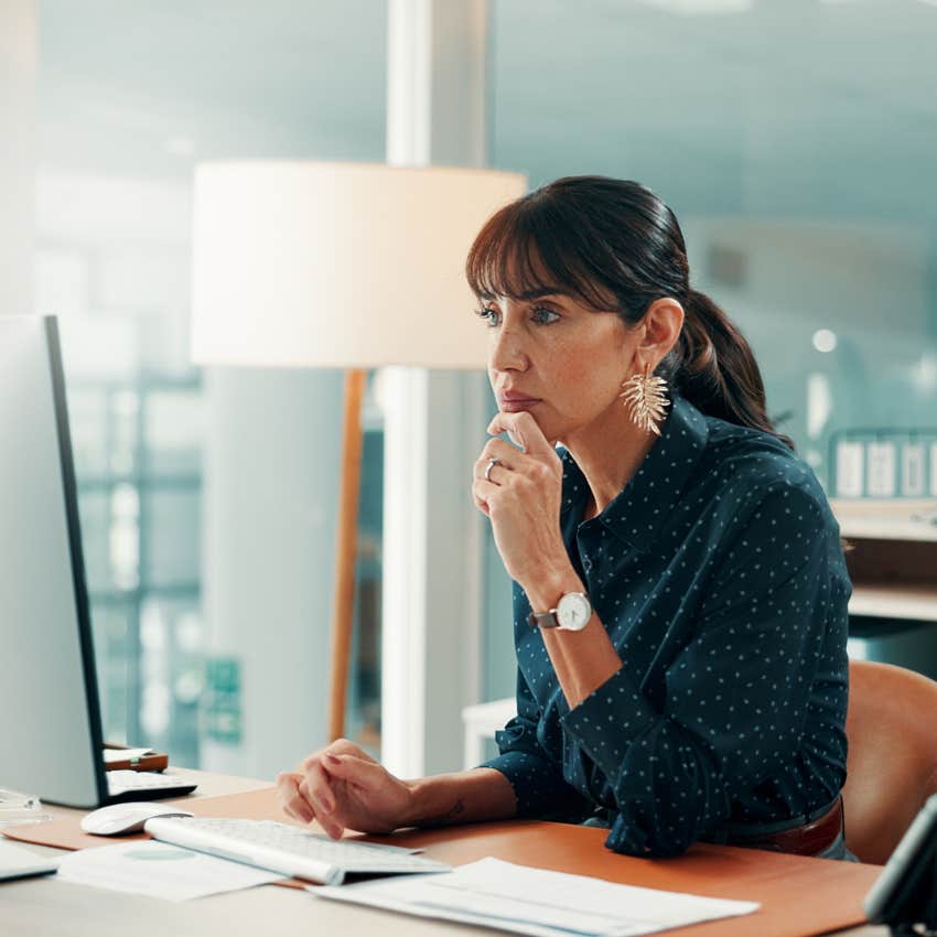 woman organizing and clearing her email inbox so she can stop thinking about work on the weekends