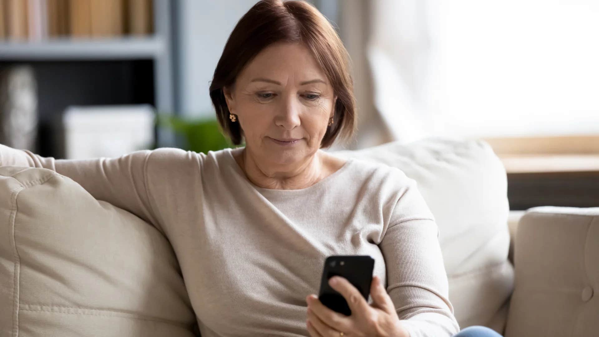 cringey boomer woman using the thumbs up emoji while texting