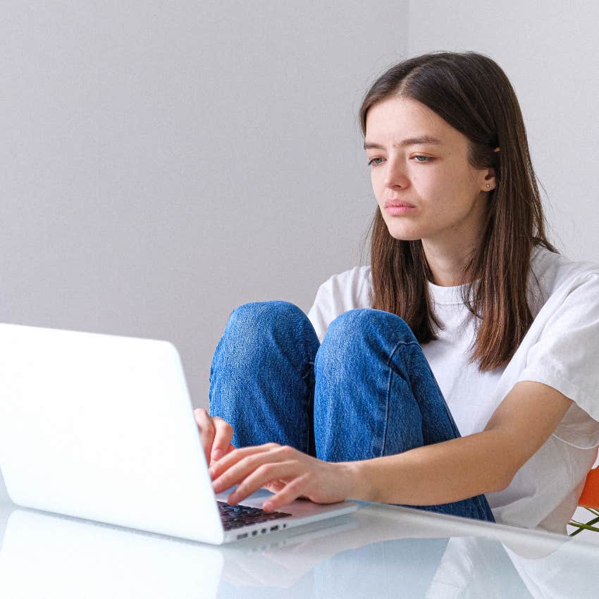 gen z woman using the internet