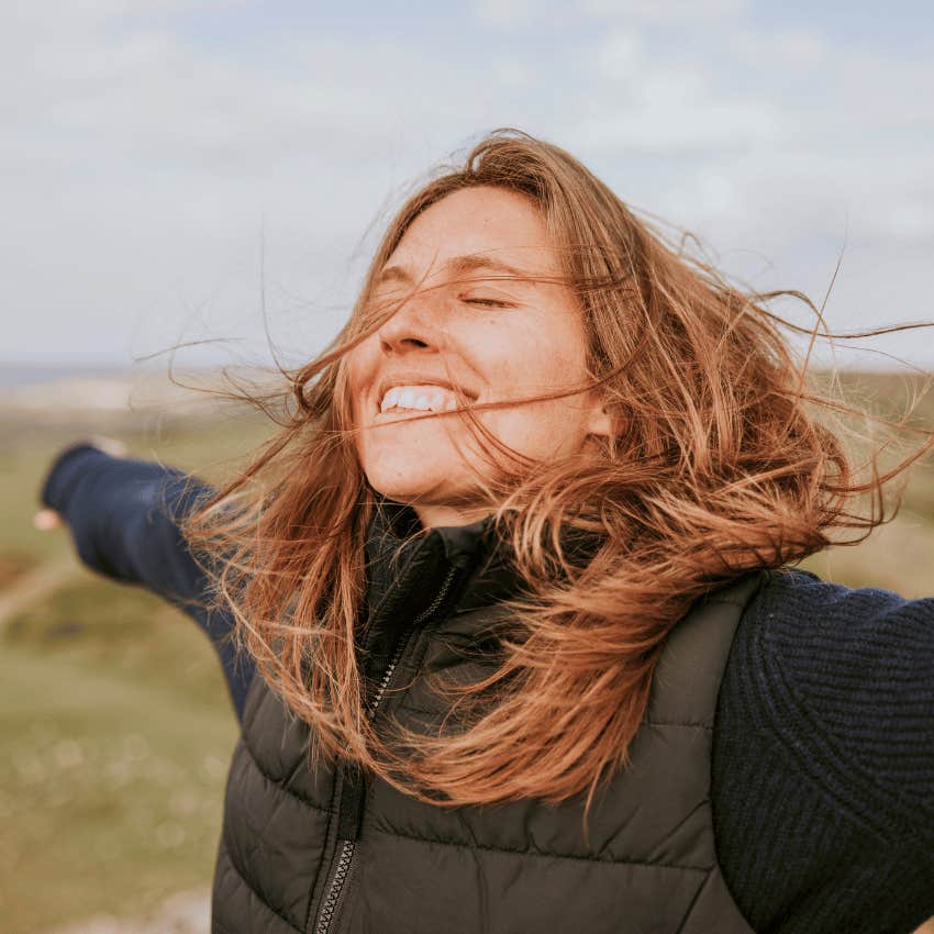 happy woman not comparing her life to others
