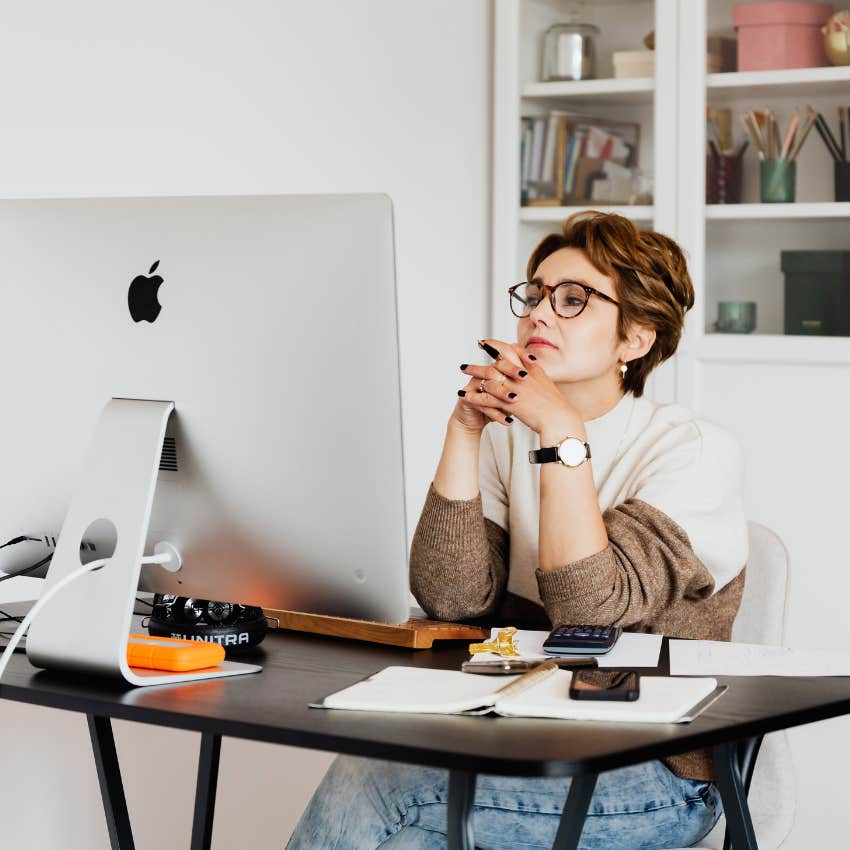 Gen X woman using the internet