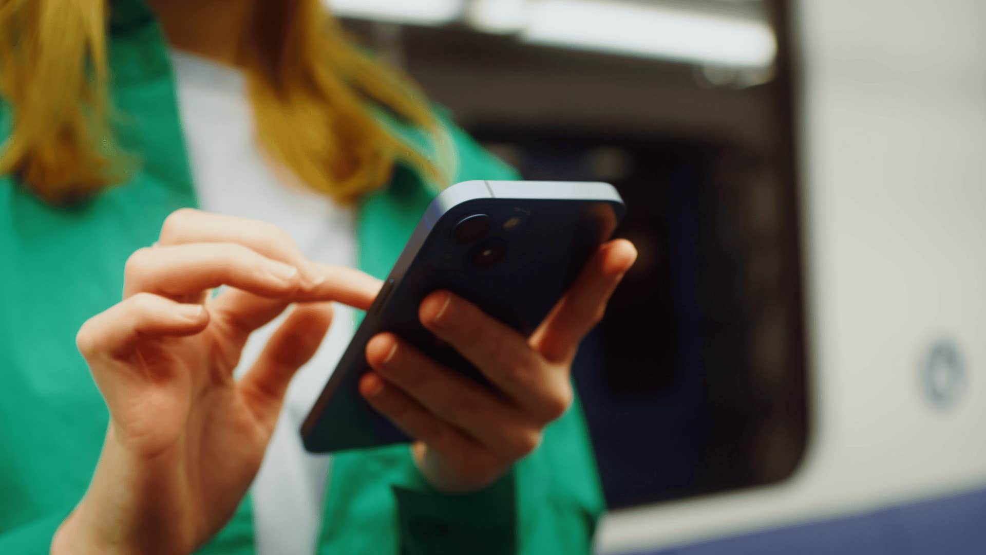 woman who avoids subscriptions like the plague