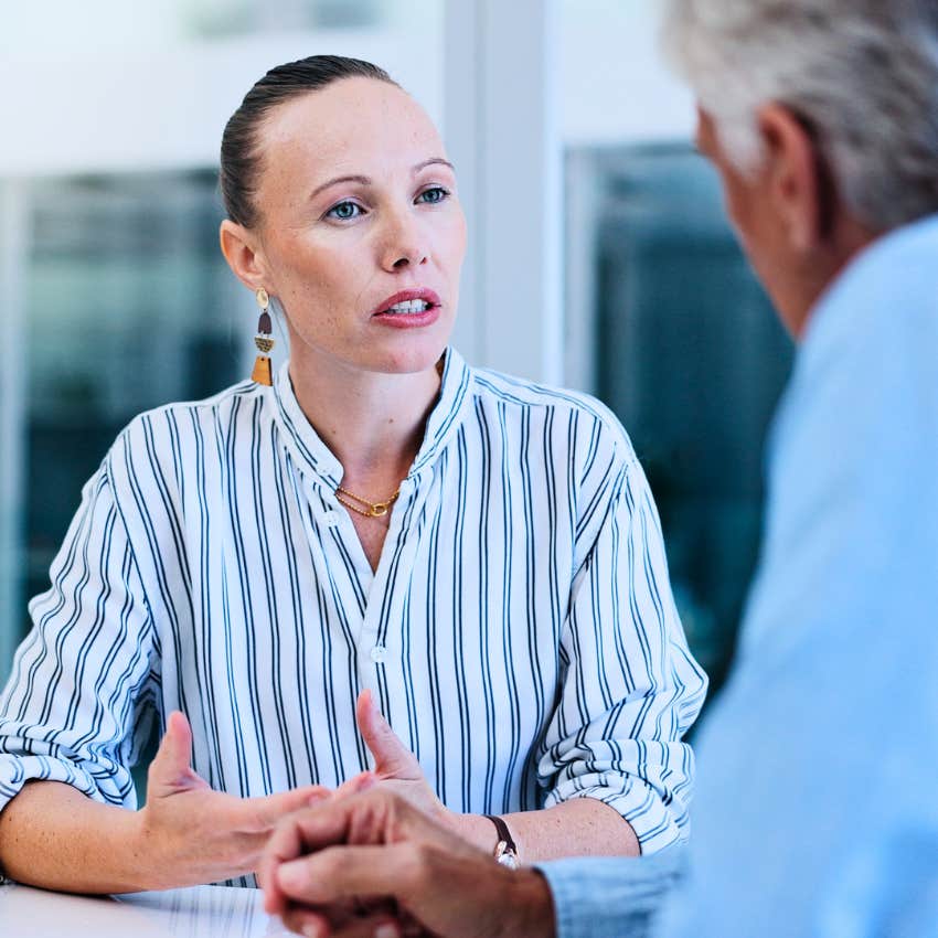 Woman who doesn't fluff their words talking at work.