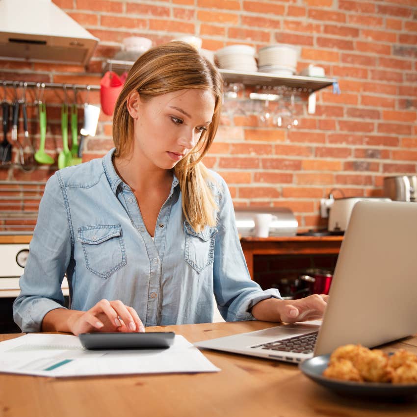 Gen Z woman who sees balancing her budget as a hardship